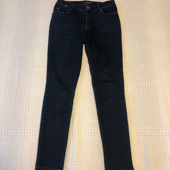 Women’s jean - Picture 2 of 10